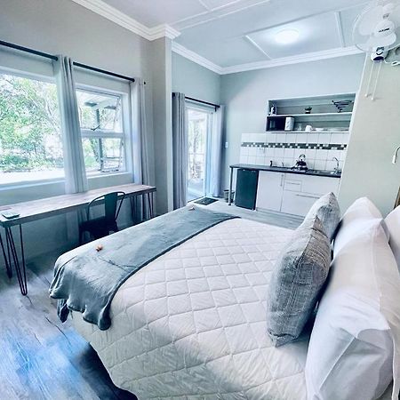 فندق Madeira Bed كوينزتاون المظهر الخارجي الصورة