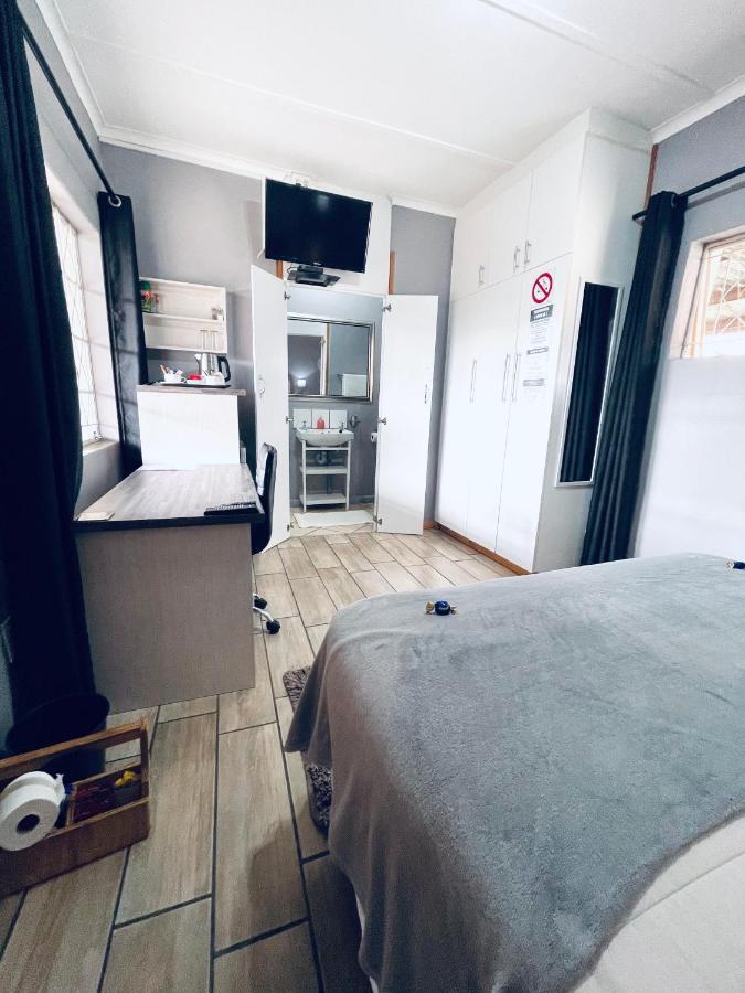 فندق Madeira Bed كوينزتاون المظهر الخارجي الصورة