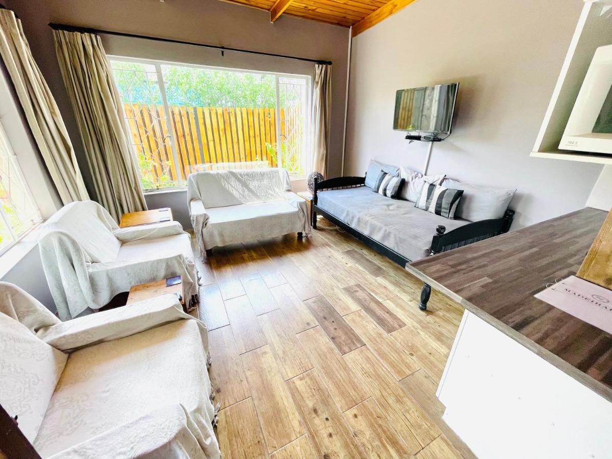 فندق Madeira Bed كوينزتاون المظهر الخارجي الصورة