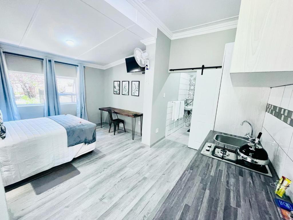فندق Madeira Bed كوينزتاون المظهر الخارجي الصورة
